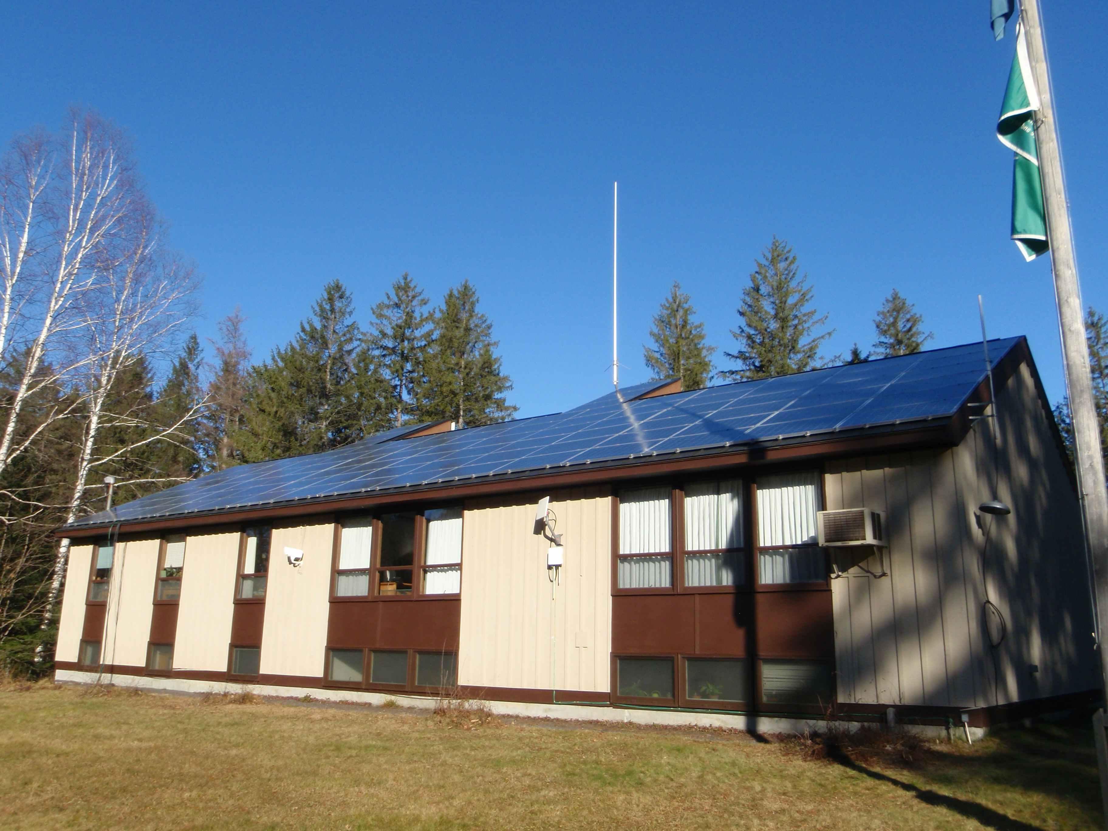 roof mouted photovoltaic array